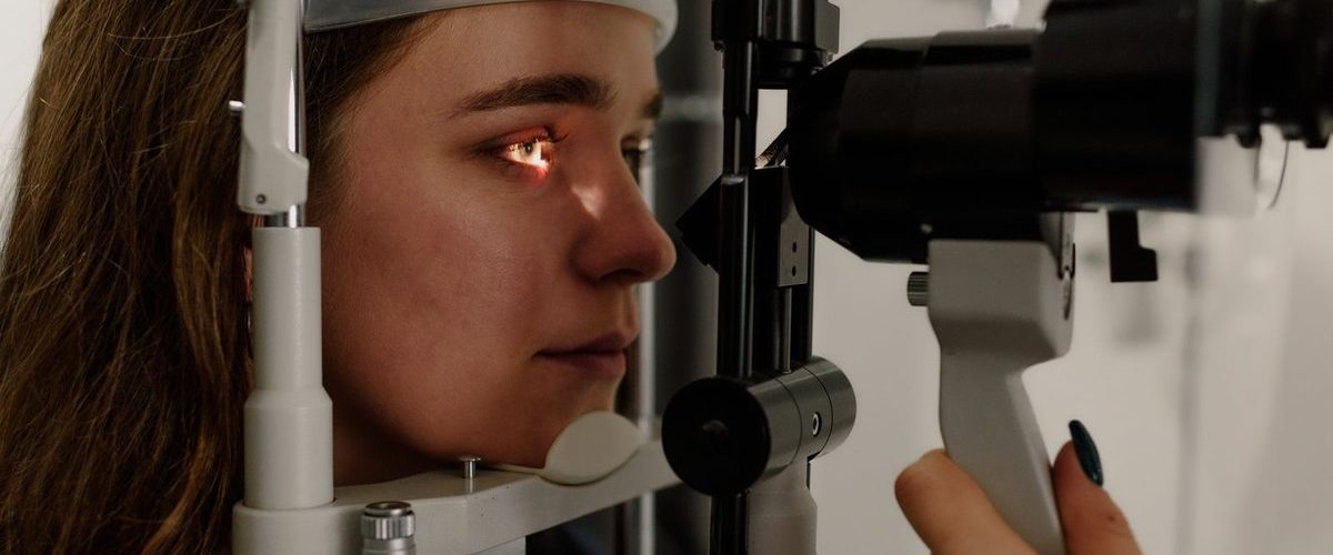 Exploración oftalmológica con lámpara de hendidura para el diagnóstico del glaucoma
